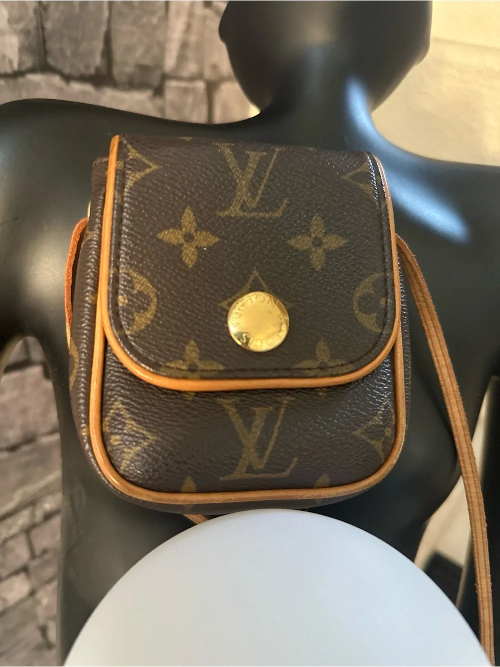 Louis Vuitton Monogram Pochette Cancun Shoulder Bag Very good condition